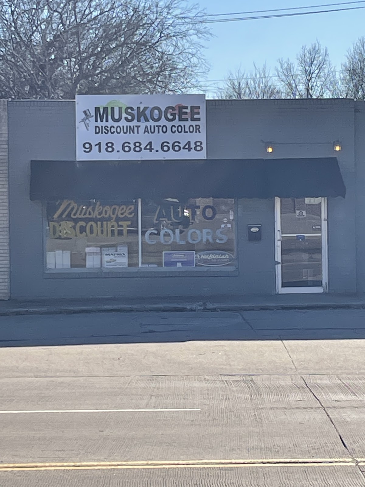 The Muskogee Discount Auto Color storefront on E Okmulgee Ave